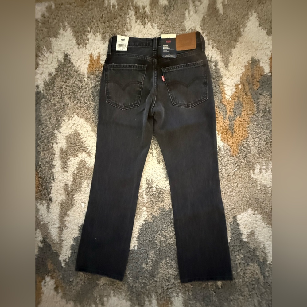 Black Levi Middy Ankle Denim Jeans. Size: 23 x 27. NWT.